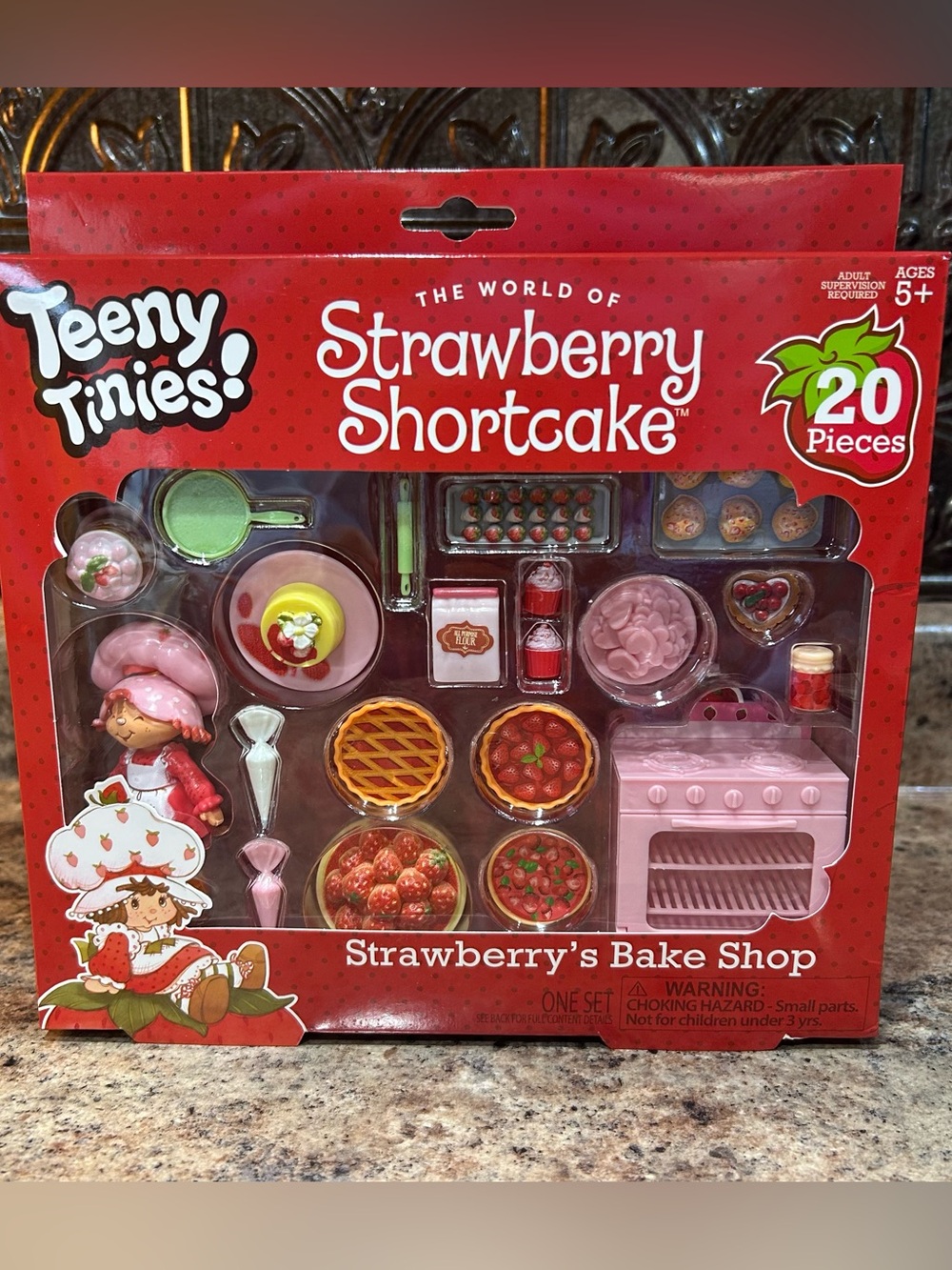 Teeny Tinies Strawberry Shortcake Strawberry’s Bake Shop Playset 20 Pieces NIB